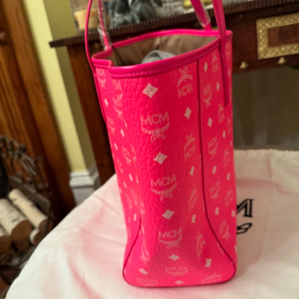 πππNWT MCM πNeonπ Pink Visetos Coated Canvas Portuna Shopper Tote - Picture 13 of 15